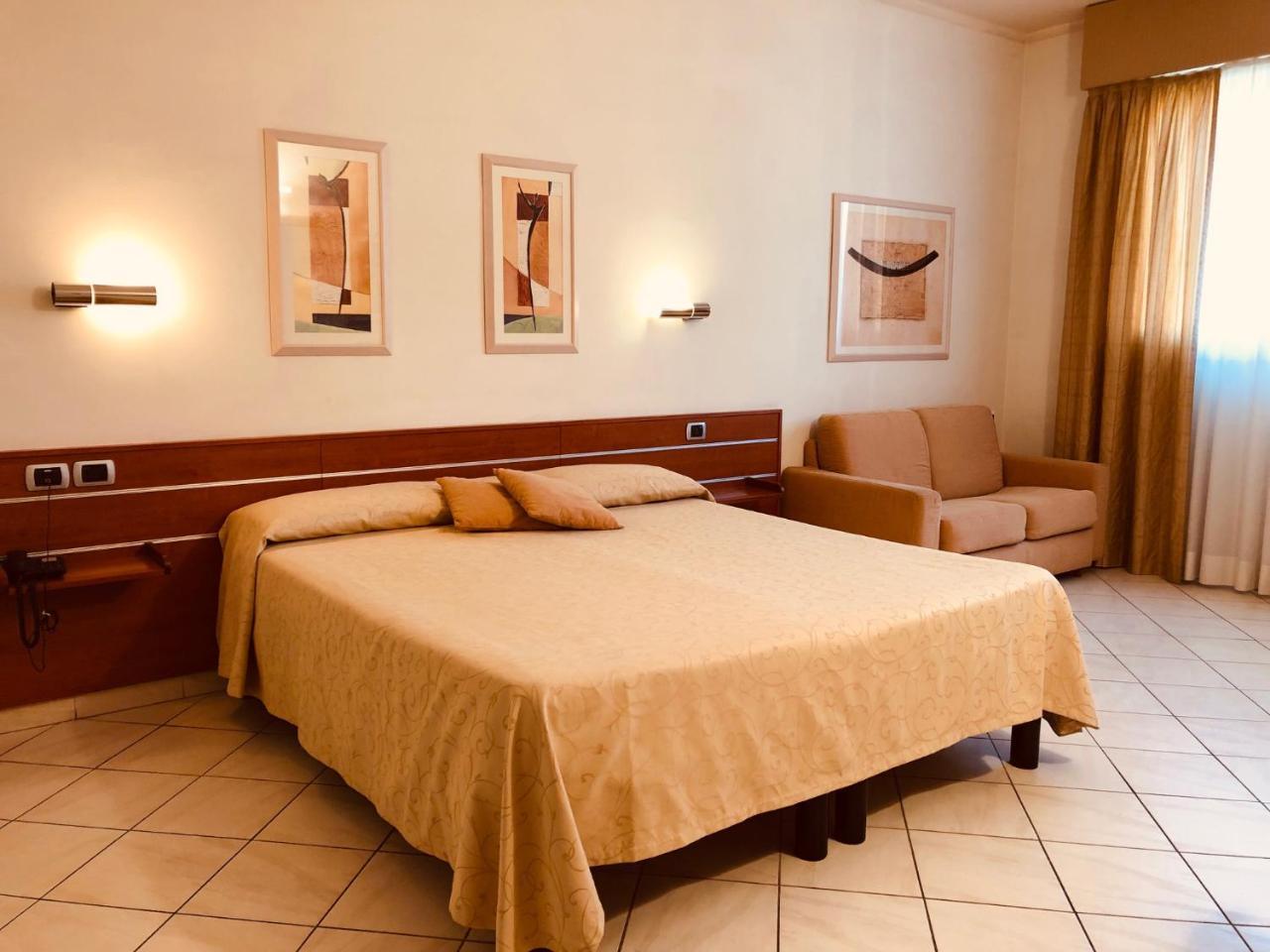 Hotel Delfina Signa Exterior photo